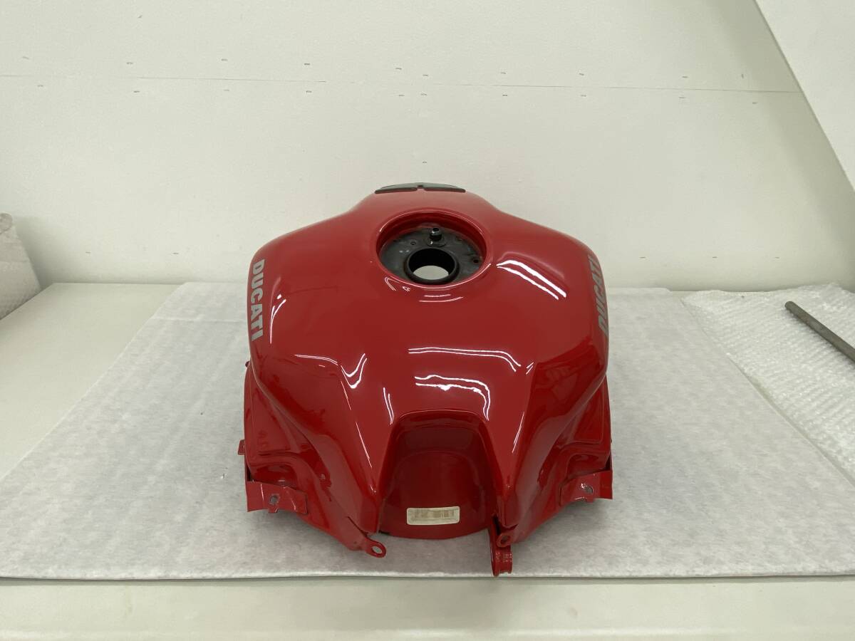 中古 DUCATI スーパースポーツS(-20) 純正フューエルタンク タンクパッド付 58612532BA 190サイズ_画像6