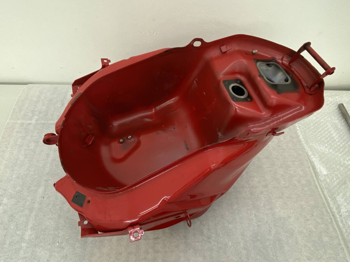中古 DUCATI スーパースポーツS(-20) 純正フューエルタンク タンクパッド付 58612532BA 190サイズ_画像8