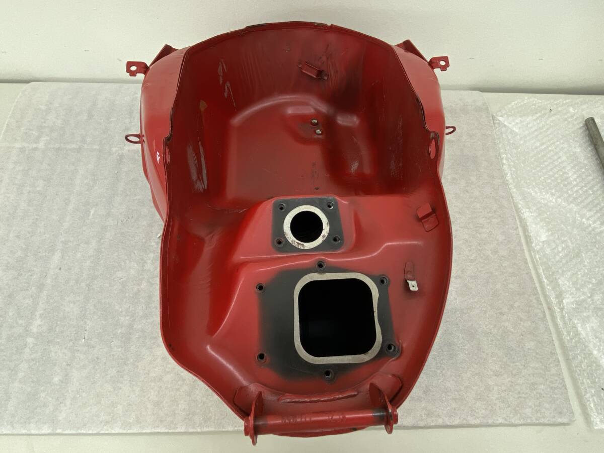 中古 DUCATI スーパースポーツS(-20) 純正フューエルタンク タンクパッド付 58612532BA 190サイズ_画像7