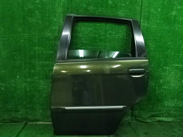 ☆ランチア ムーザ・2005年式 左ハンドル車・左リアドア・運転席後ろ側・732 グリーン 緑 内張り付 即発送