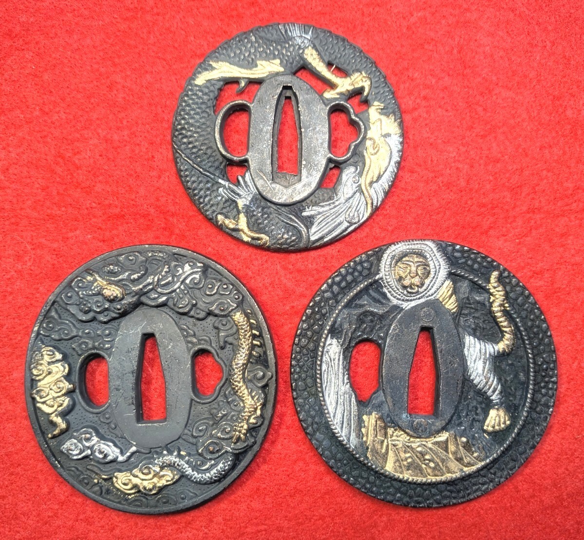 骨董 刀装具 鍔(つば) ③ 刀の鍔 刀装具 鍔 つば 日本刀 3点まとめ売り ③(鍔、刀装具