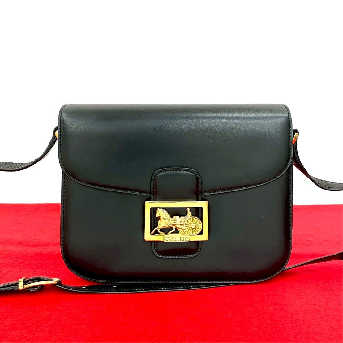美品 希少 CELINE ヴィンテージ セリーヌ 馬車 ゴールド GOLD 金具 2WAY レディース ショルダーバッグ 斜め掛け カーフ革 オールド バッグ  極 美品 希少品 CELINE セリーヌ ヴィンテージ 馬車 金具 レザー 本革