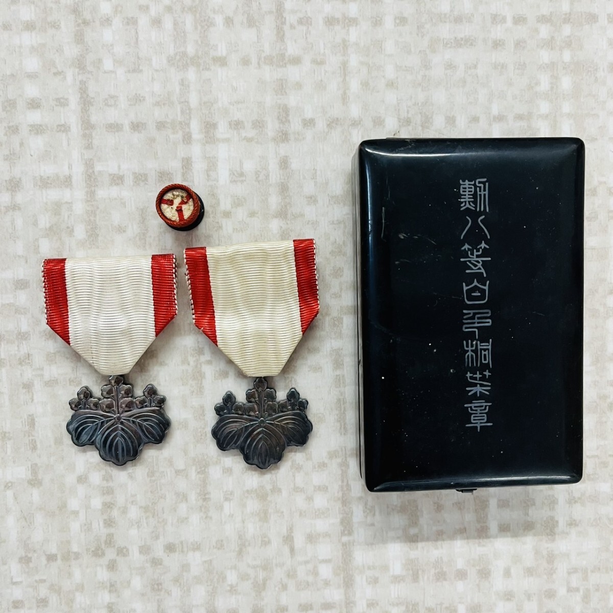 勲章まとめ レトロアンティーク 中古品 勲章 勲八等白色桐葉章 当時物 昭和レトロ まとめ