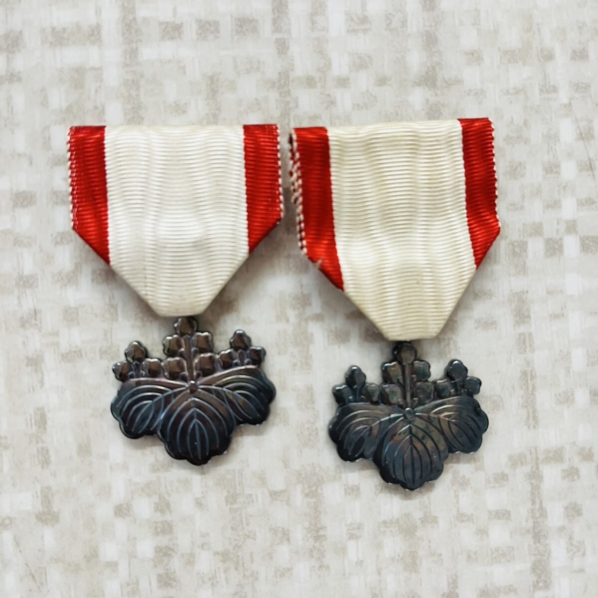 勲章まとめ レトロアンティーク 中古品 勲章 勲八等白色桐葉章 当時物 昭和レトロ まとめ
