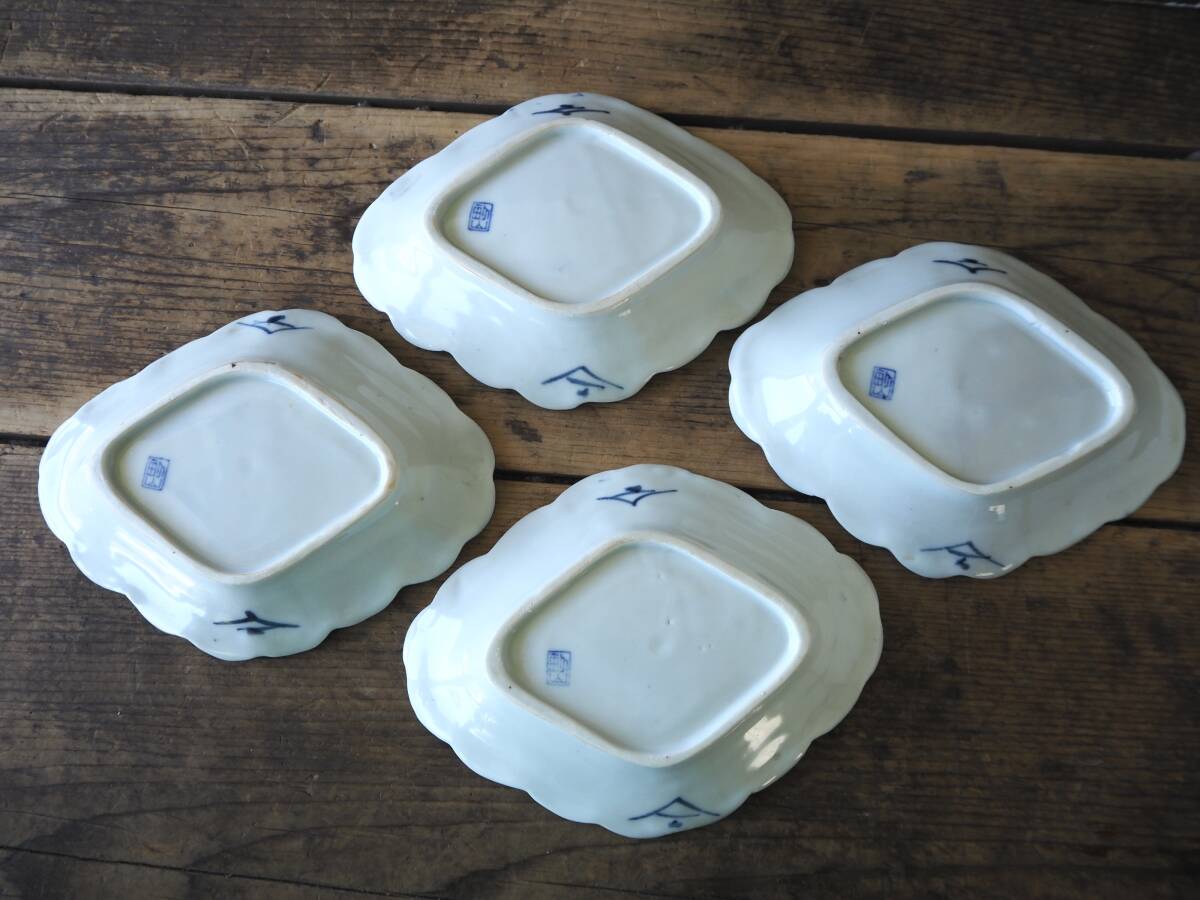 【OAN】時代物 印判染付 輪花 菱形 向付 4客 銘有 骨董 古美術 古道具 古民藝 茶道具 懐石 古玩 折り紙 変形皿 刺身皿 小皿 モダン_画像5