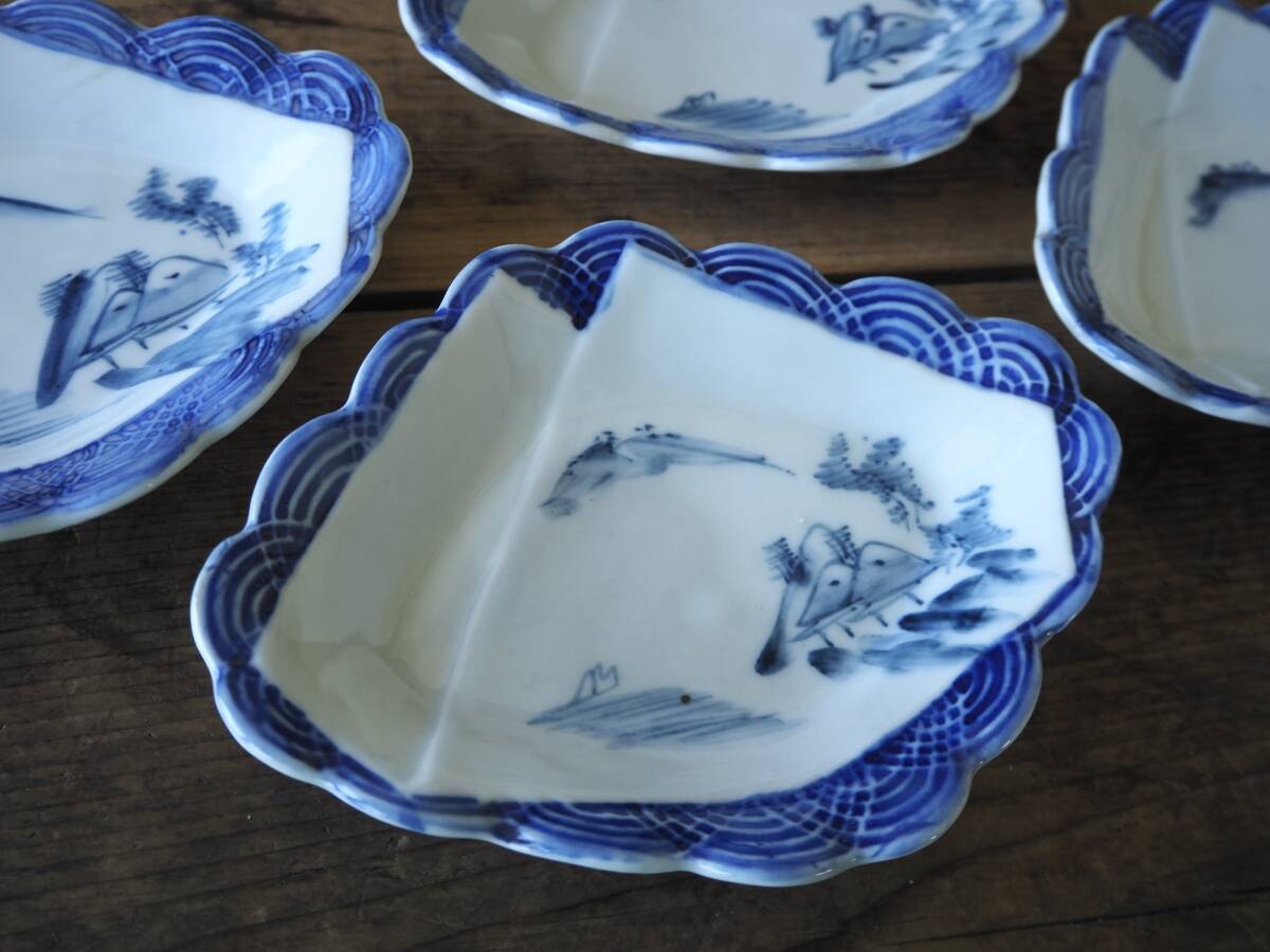 【OAN】時代物 印判染付 輪花 菱形 向付 4客 銘有 骨董 古美術 古道具 古民藝 茶道具 懐石 古玩 折り紙 変形皿 刺身皿 小皿 モダン_画像4