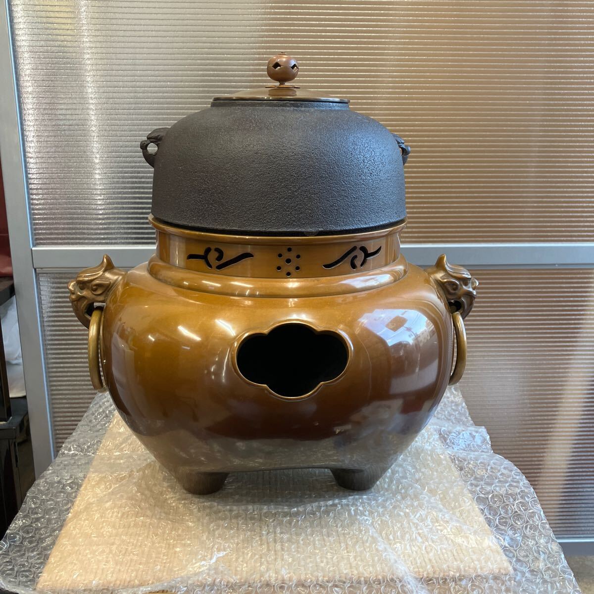 唐銅面取風炉　金森紹栄 栗山園オンライン通販部 / 【出物】 唐銅鳳凰風炉 添富士釜 風炉