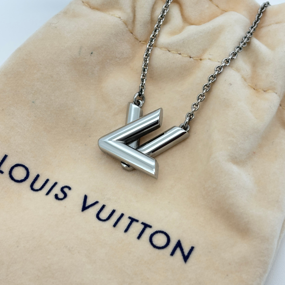 美品 ルイヴィトン ネックレス メタル シルバー パラジウム LV