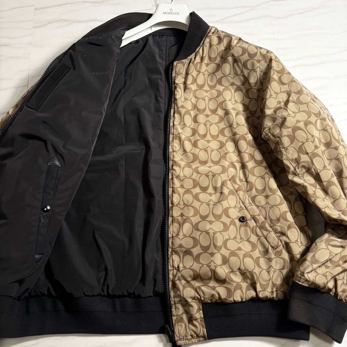 美品 COACH シグネチャー MA-1 リバーシブル ブルゾン XLサイズ 美品/希少XL コーチ シグネチャー ブルゾン MA-1 ボンバー