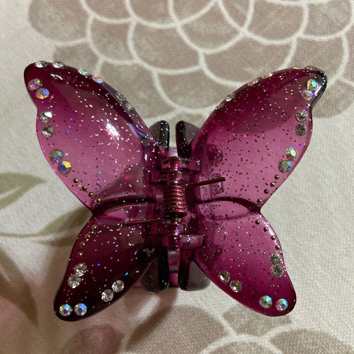 クリップ　髪飾り　蝶々　ラインストーン　_画像1