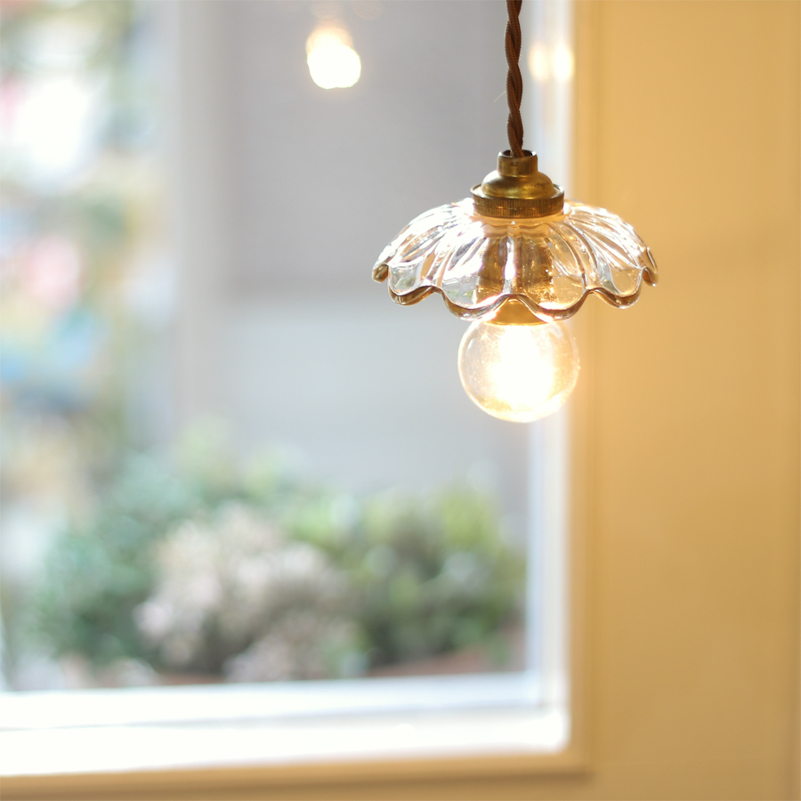 フランスアンティーク　プチシャンデリア　ペンダントランプ(灯具一式付) フランスのアンティーク照明、どこにでも取り付けられるプチ