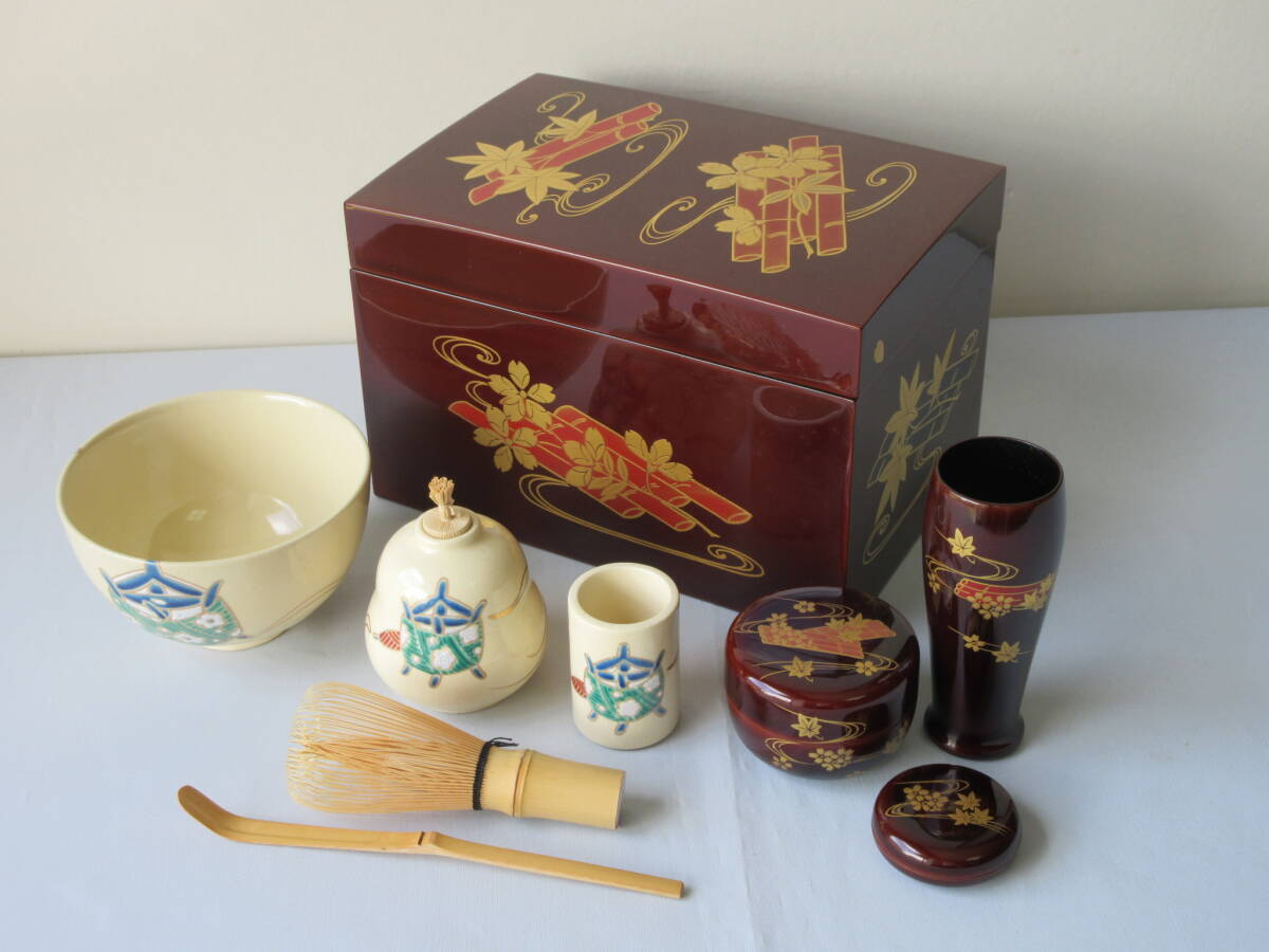 R942 茶箱 『溜塗』『利休茶箱』『茶碗 香合 茶巾箱』 木箱 茶道具 溜塗 花筏蒔絵 利休茶箱揃い】【溜塗 花筏蒔絵 茶箱9点セット