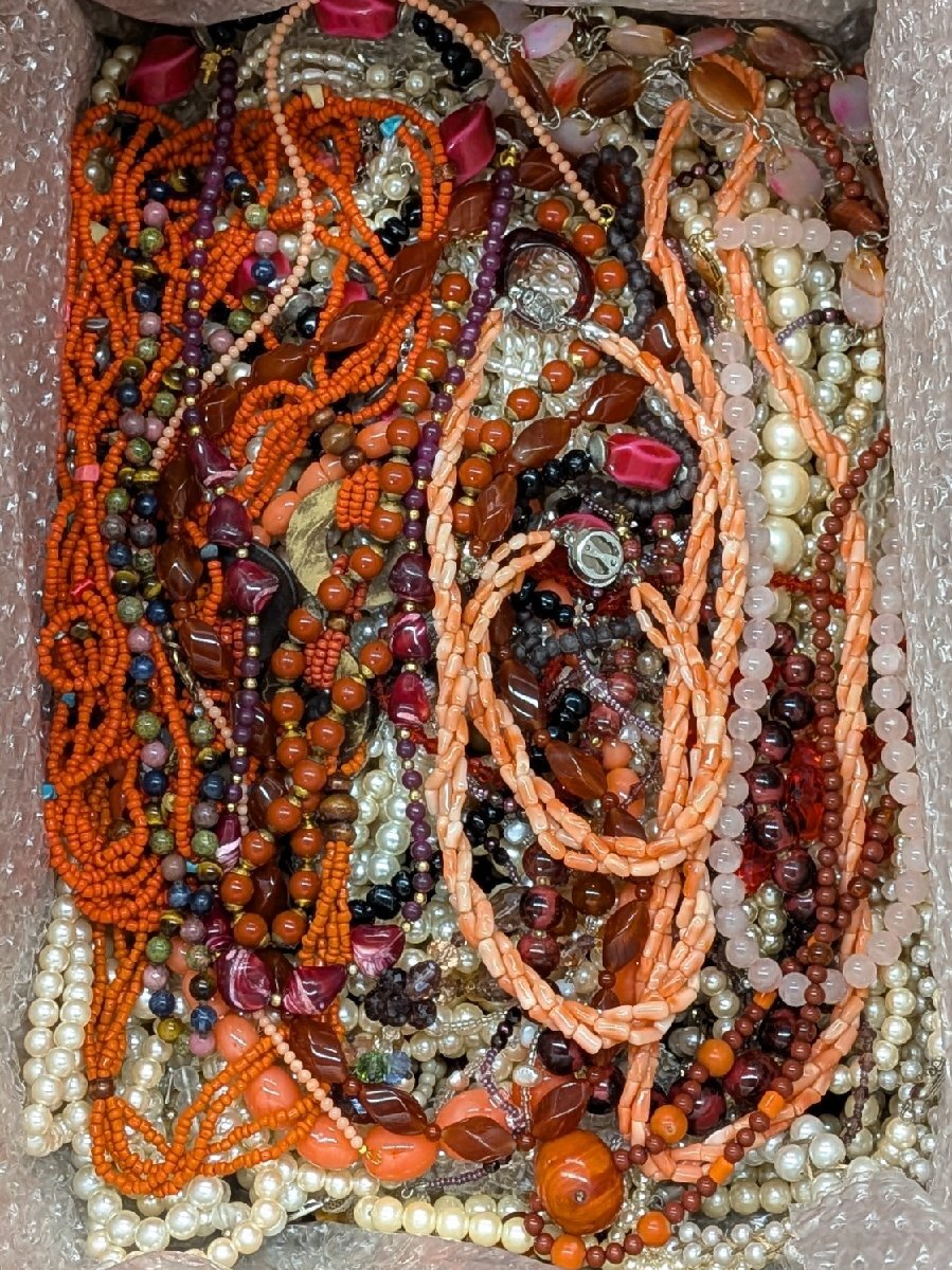 1円～/イミテーション/ネックレス/まとめ売り/大量/約9.2㎏/カラーストーン/ビーズ/天然石含/珊瑚/翡翠/鼈甲/真珠など/アクセサリー/L078