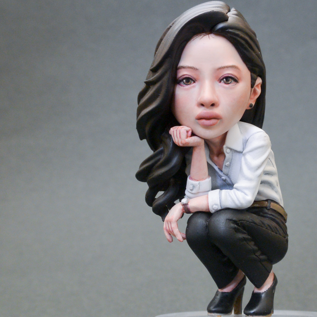 しゃがむお姉さん 塗装済み完成品 レジンキット フィギュア 塗装済完成品】 しゃがむお姉さん 東田万偶斎/原型 nonスケール