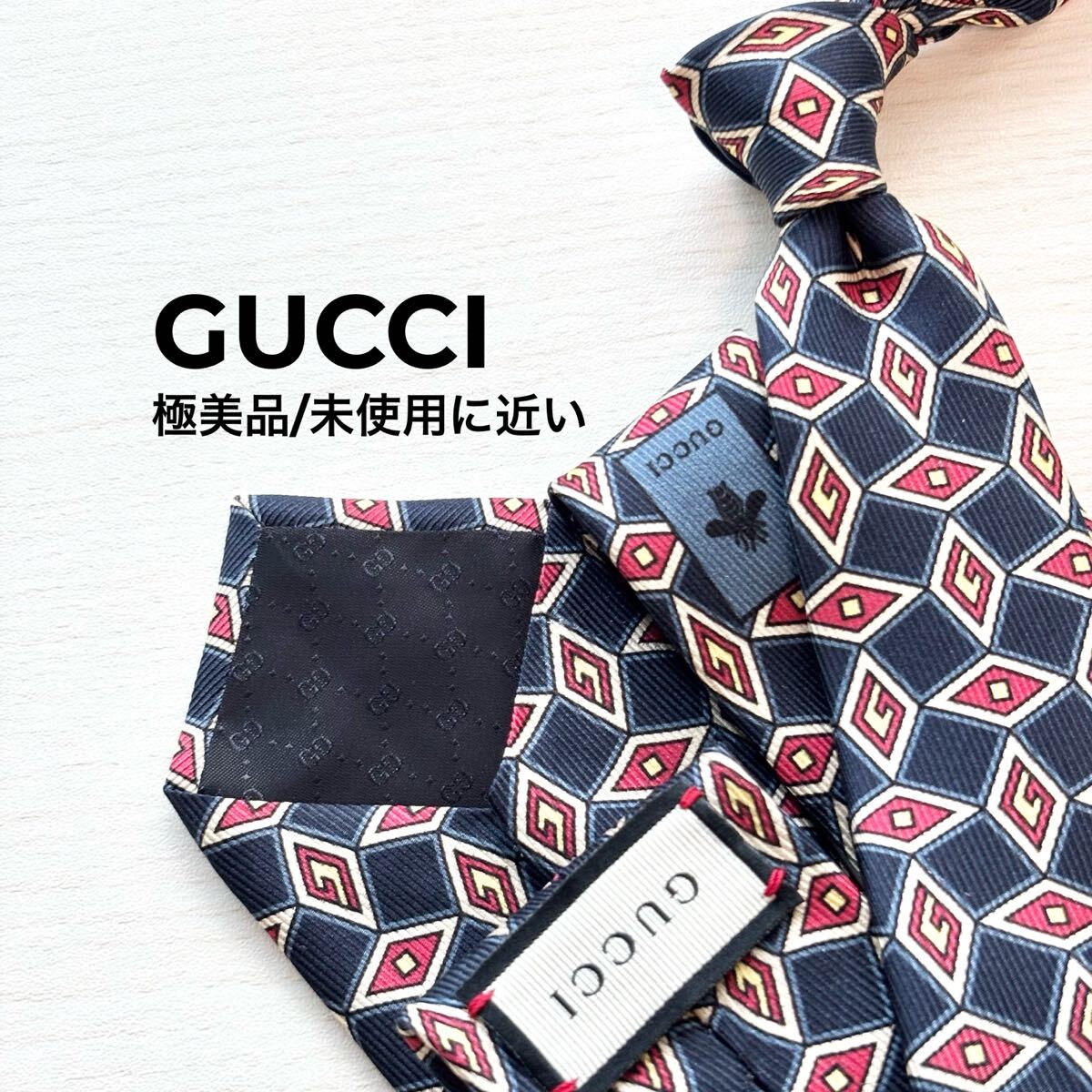 GUCCI ネクタイ 紋章柄 ネイビー GUCCI グッチ 極美品 未使用に近い GG柄 ロゴ 幾何学 bee ビー