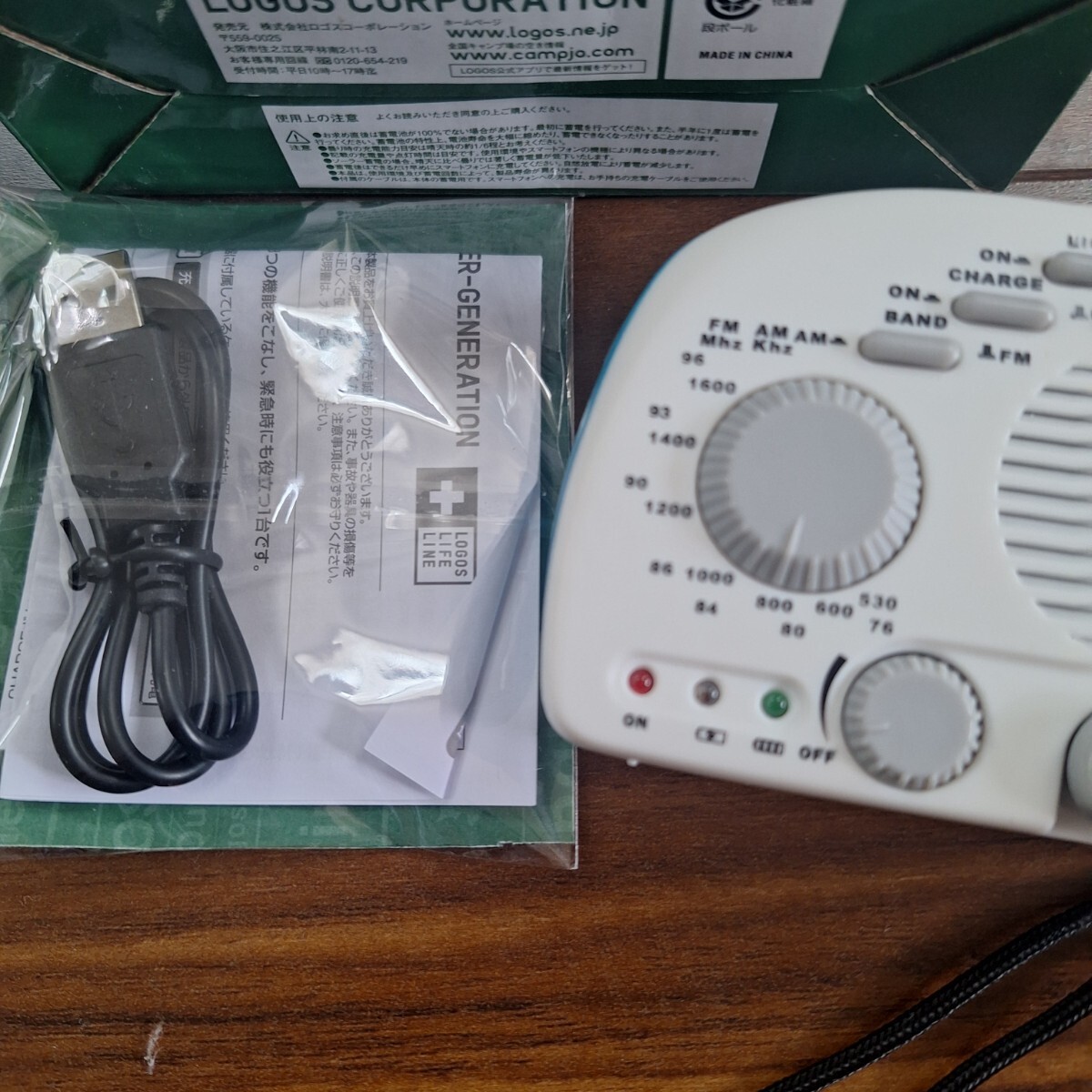 ロゴス LOGOS アウトドア スマホ充電 3電源クランクソーラーラジオライト LED ライト バッテリー ソーラーパネル USB 手巻き キャンプ _画像3