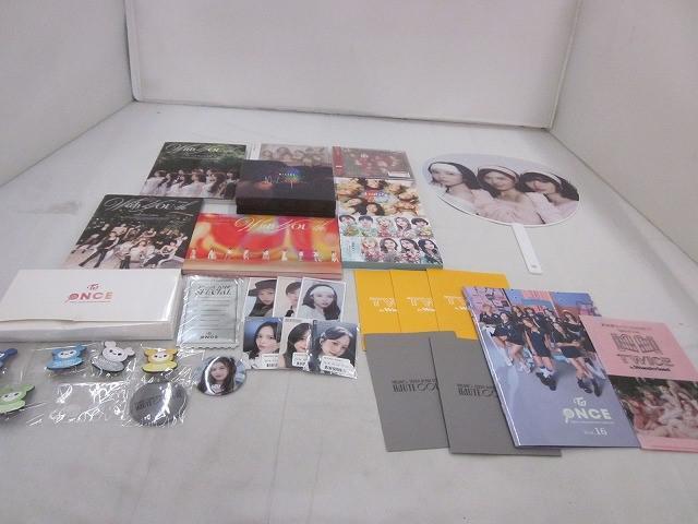 値下げ！TWICE ⭐︎まとめ売り⭐︎ アルバム　CD うちわ　トレカ　缶バッジ 値下げ！TWICE ⭐︎まとめ売り⭐︎ アルバム CD うちわ トレカ