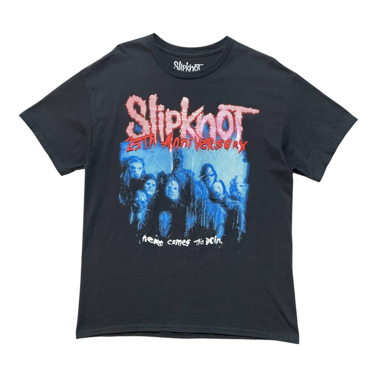☆関税/送料込み☆【SlipKnot】 25周年記念アルバムTシャツ 正規品 オフィシャル Slipknot Here Comes The Pain 25周年