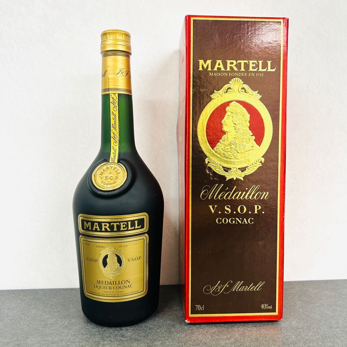 MARTELL マーテル V.S.O.P メダイヨン コニャック　酒　古酒 未開栓古酒 MARTELL/マーテル/VSOP/MEDAILLON/メダイヨン/COGNAC