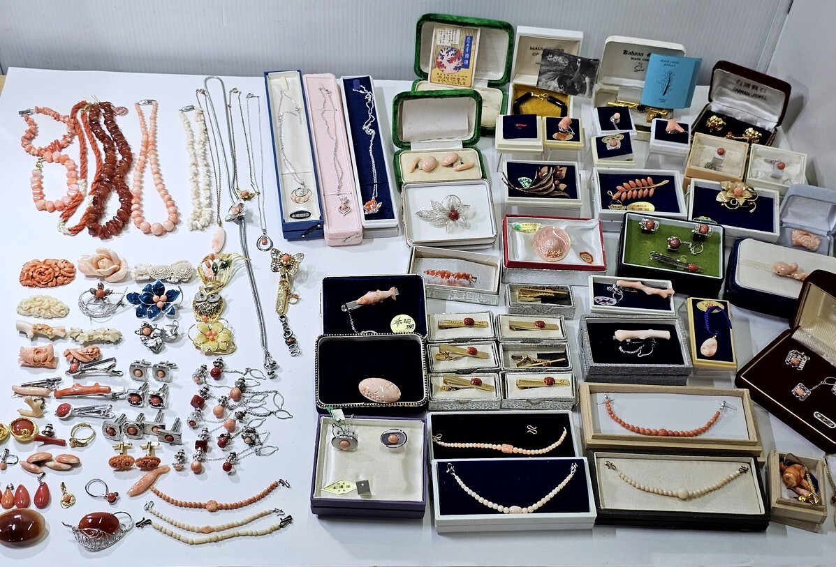 F144-80 アクセサリー まとめ★本瑪瑙/本珊瑚/CORAL/サンゴ/黒珊瑚/K18GF/KAHANA GEMSなど含む ネックレス/ブローチ/羽織紐/帯留/カフス他