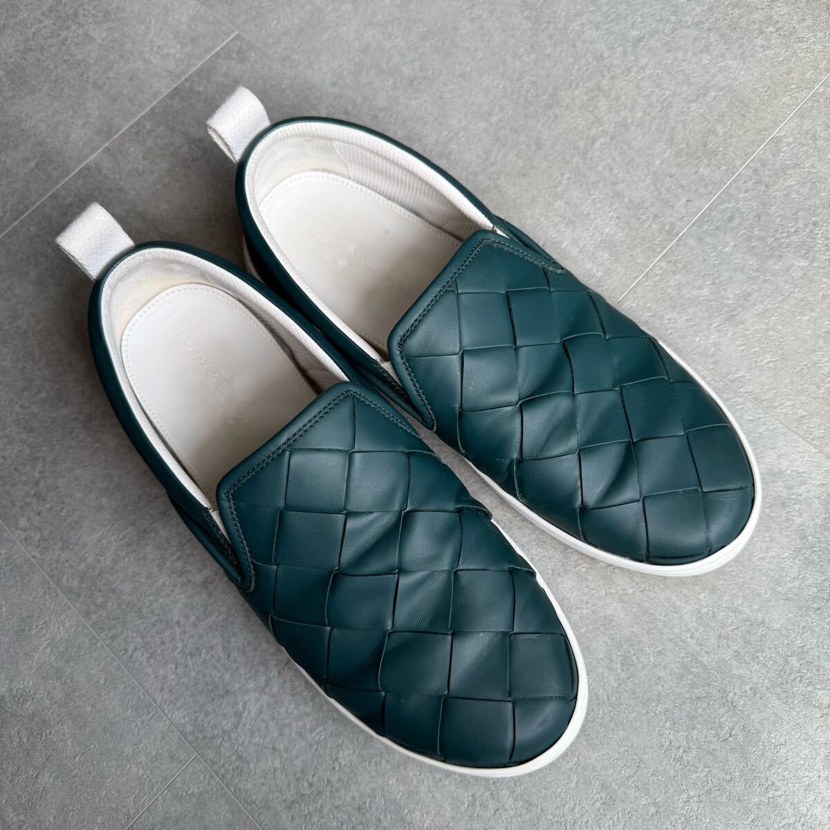 美品 BOTTEGA VENETA ボッテガヴェネタ マキシイントレチャート スニーカー スリッポン レザー メンズ 44 29cm グリーン ブランド靴