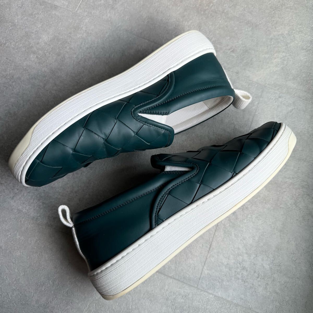美品 BOTTEGA VENETA ボッテガヴェネタ マキシイントレチャート スニーカー スリッポン レザー メンズ 44 29cm グリーン ブランド靴