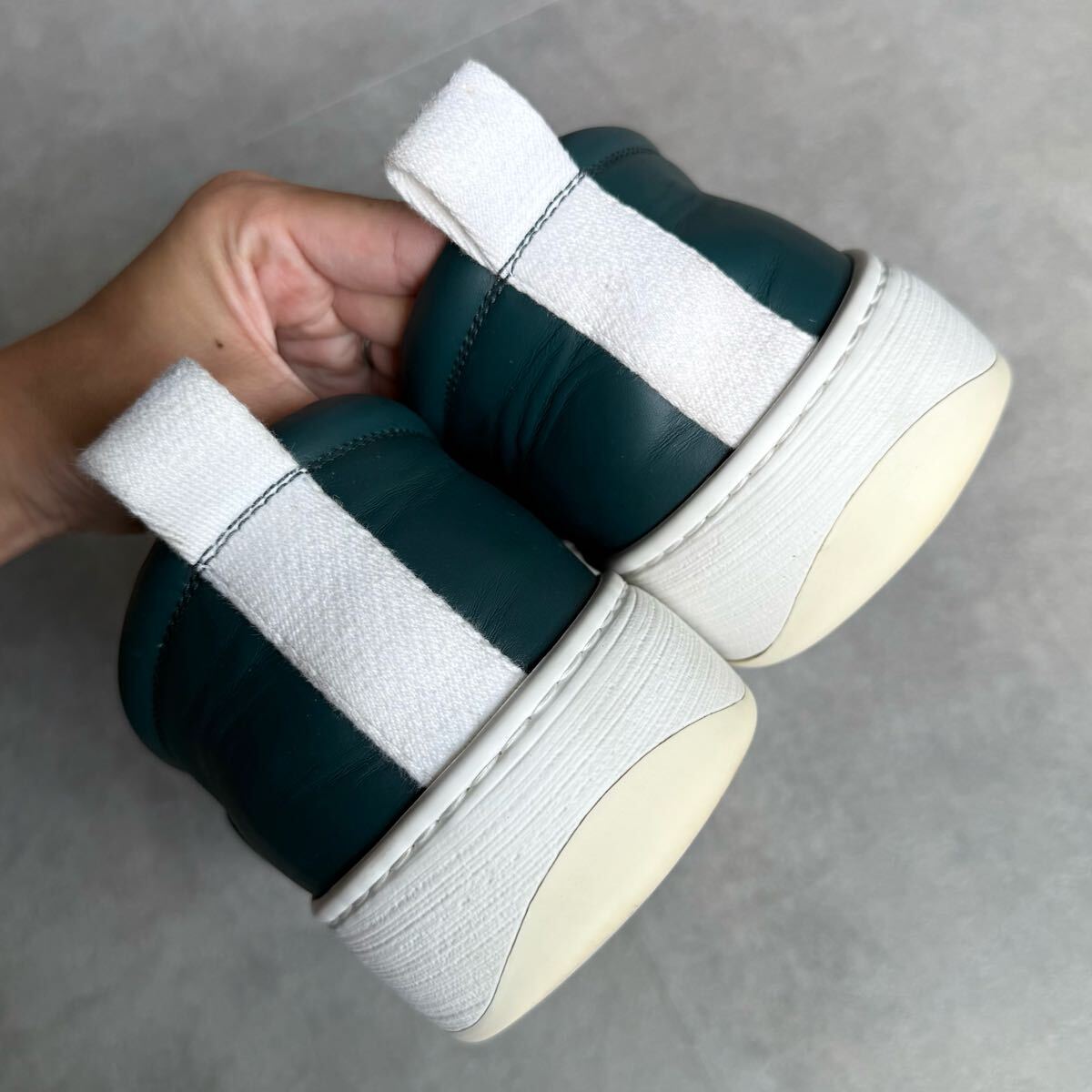 美品 BOTTEGA VENETA ボッテガヴェネタ マキシイントレチャート スニーカー スリッポン レザー メンズ 44 29cm グリーン ブランド靴