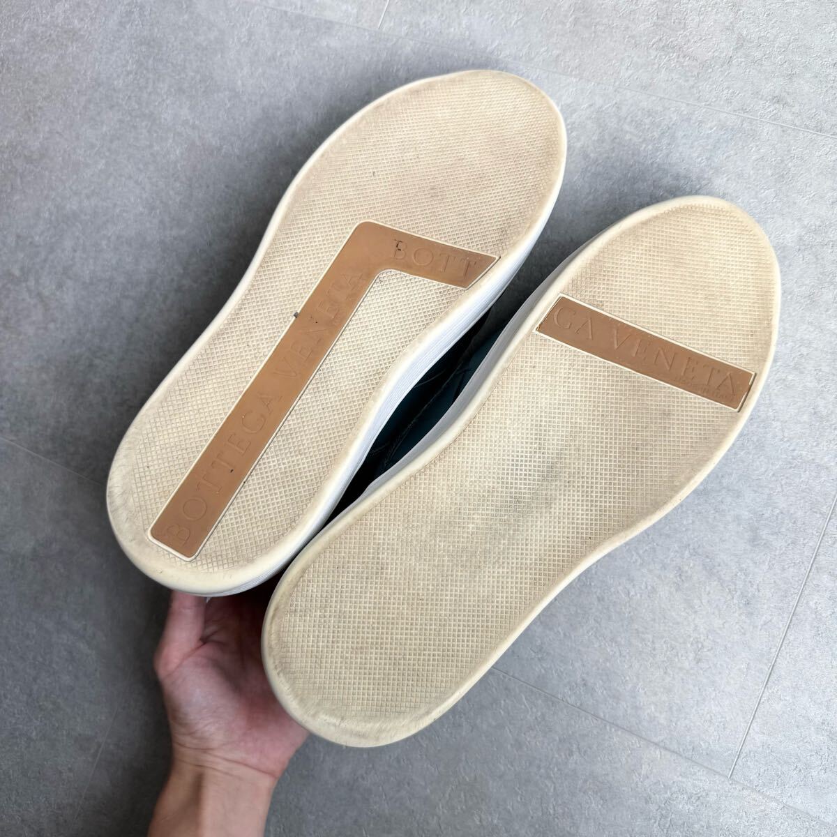 美品 BOTTEGA VENETA ボッテガヴェネタ マキシイントレチャート スニーカー スリッポン レザー メンズ 44 29cm グリーン ブランド靴