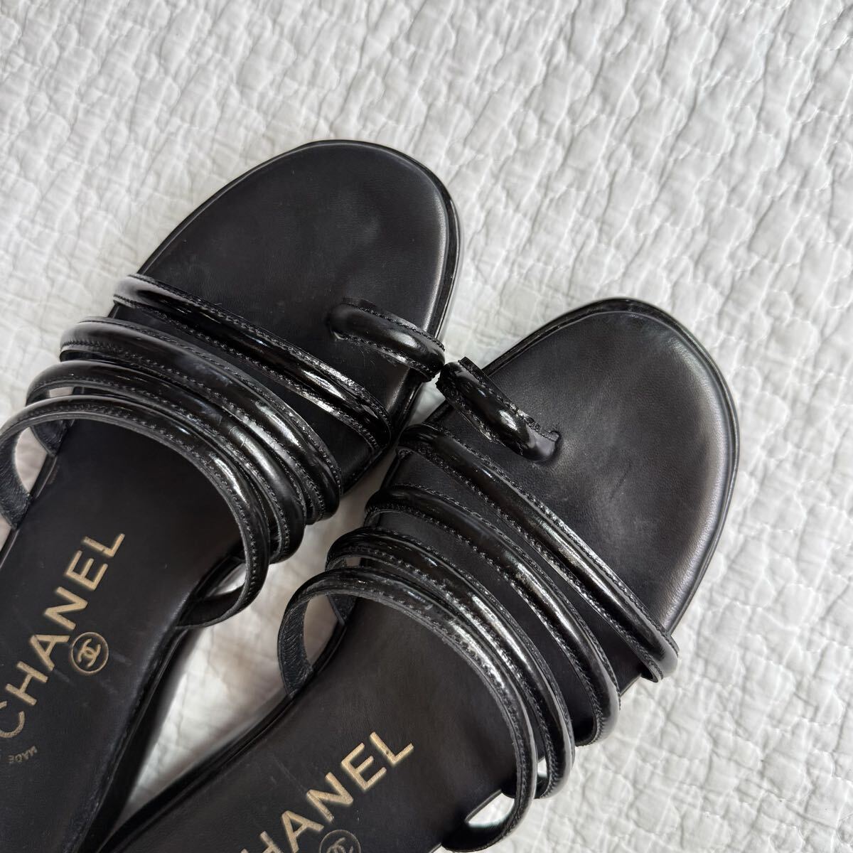 CHANEL シャネル バックロゴサンダル エナメル レザー 37 24cm