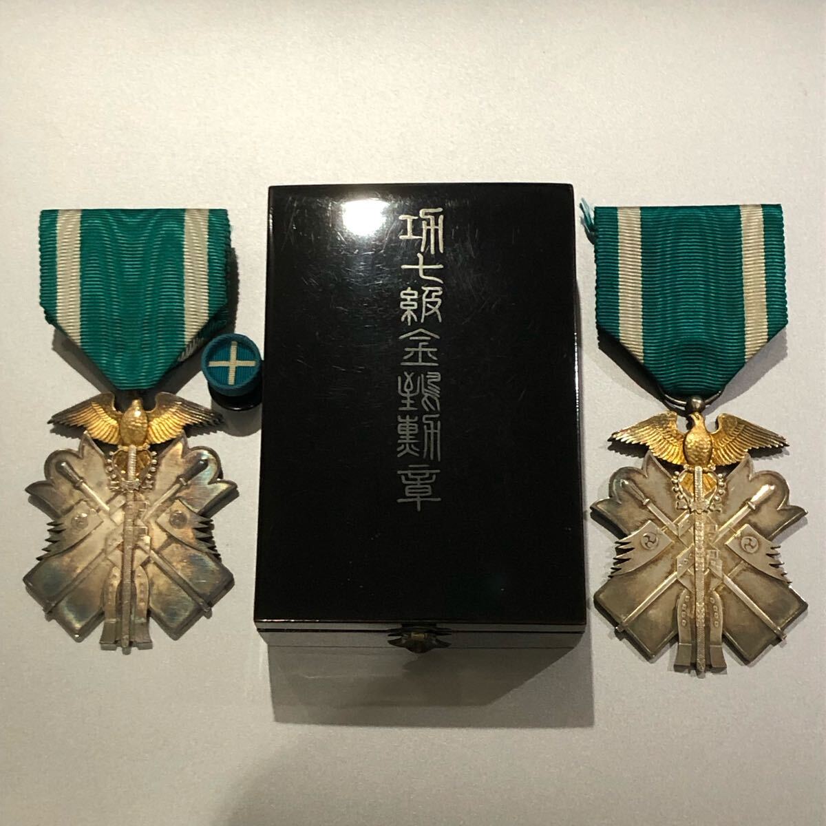 勲章 おまとめ16点 徽章 記章など 大東亜戦争 銀製 大日本帝国 日本軍 送料無料】 大日本帝国 日本軍 陸軍 海軍 記章 徽章 功七級金鵄