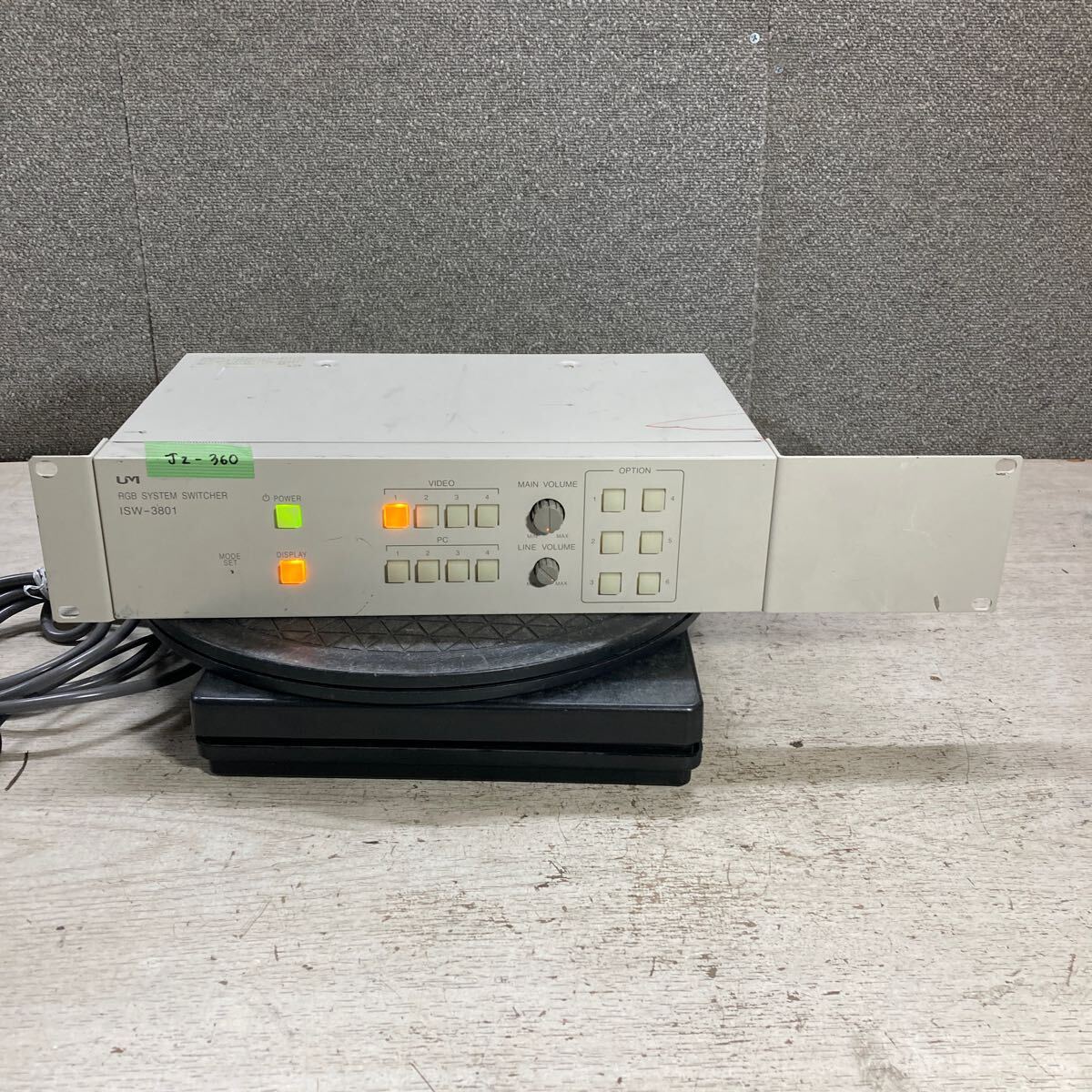 JZ-360 激安 UM RGB SYSTEM SWITCHER ISW-3801 通電、電源オン、オフOK 中古現状品 ※3回再出品で処分_画像1