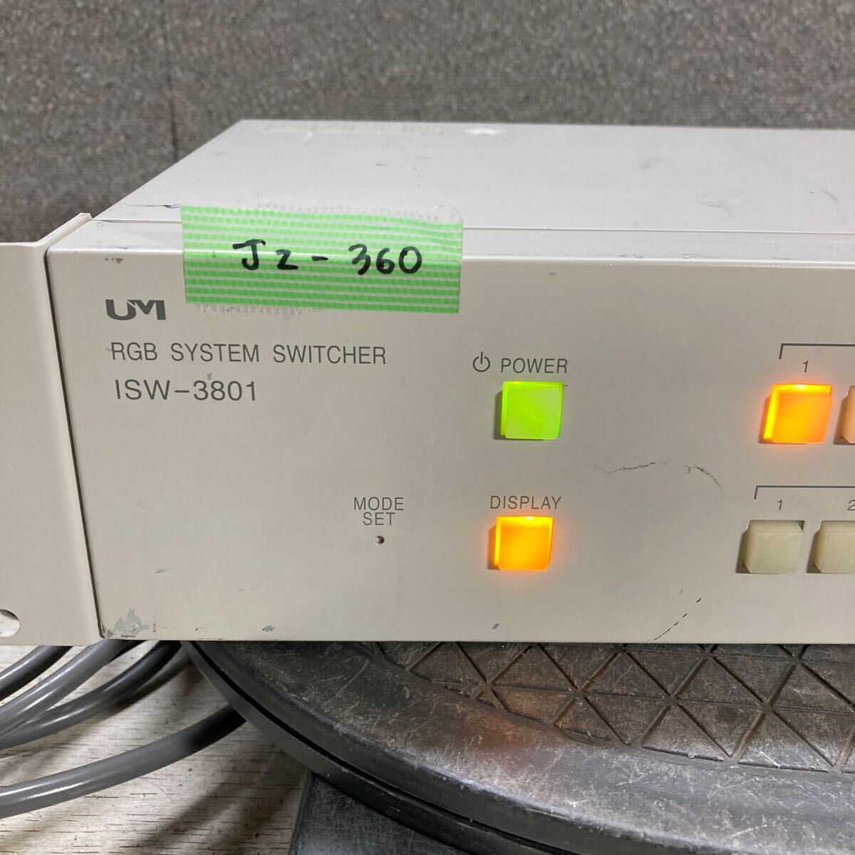 JZ-360 激安 UM RGB SYSTEM SWITCHER ISW-3801 通電、電源オン、オフOK 中古現状品 ※3回再出品で処分_画像2