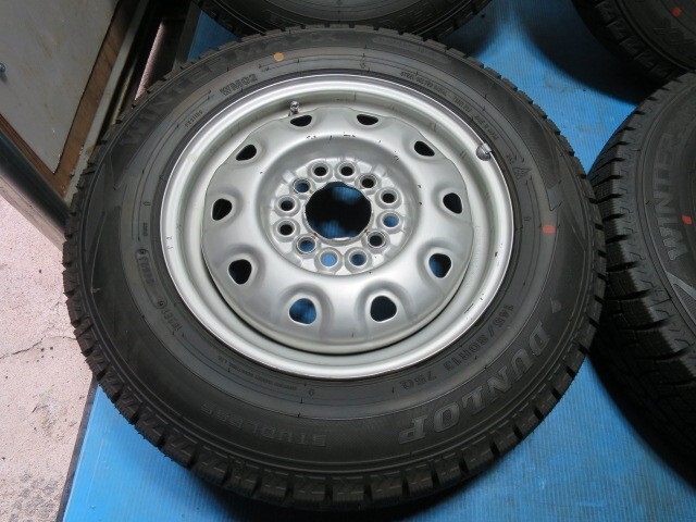 ◆ほぼ未走行?軽用スタッドレス 145/80R13◆2023年 DUNLOP WINTERMAXX WM02◆13×4J 4穴 PCD100 ハブ68mm ◆B 98_画像2
