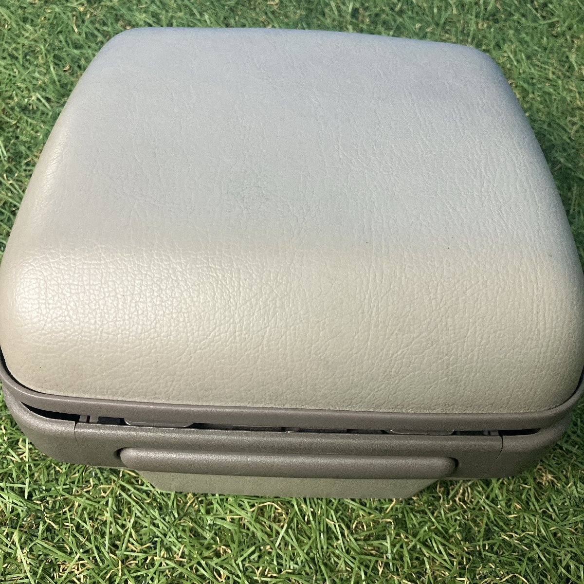 [25P04064D6] トヨタ エスティマ(DAA-AHR20W) 純正OP ダストボックス/ゴミ箱 助手席下側 【グレードG】_画像4