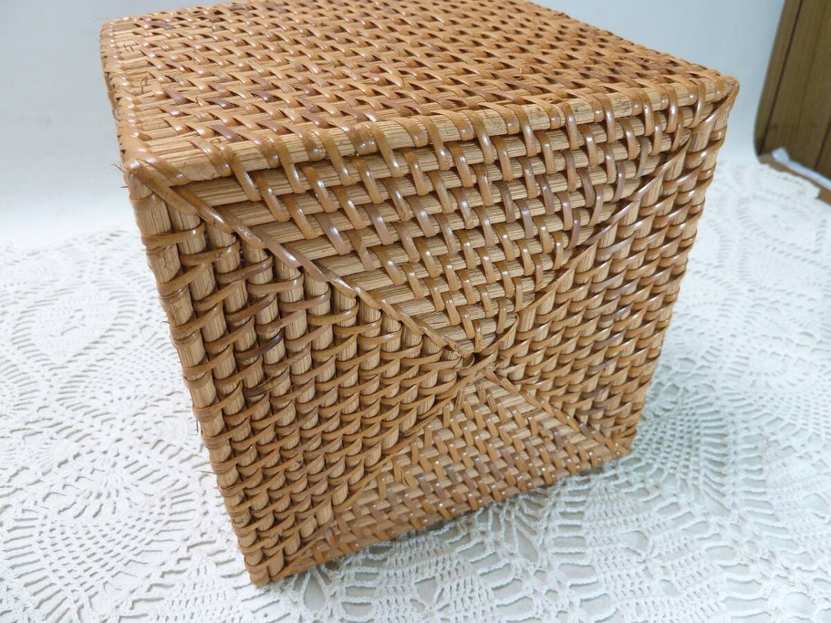 ＠編み篭 収納籠 収納ボックス 大ポケット１・小ポケット３ 持手 取っ手 吊り下げ可能 木工芸品 リモコンホルダー 収納 整理整頓_画像5