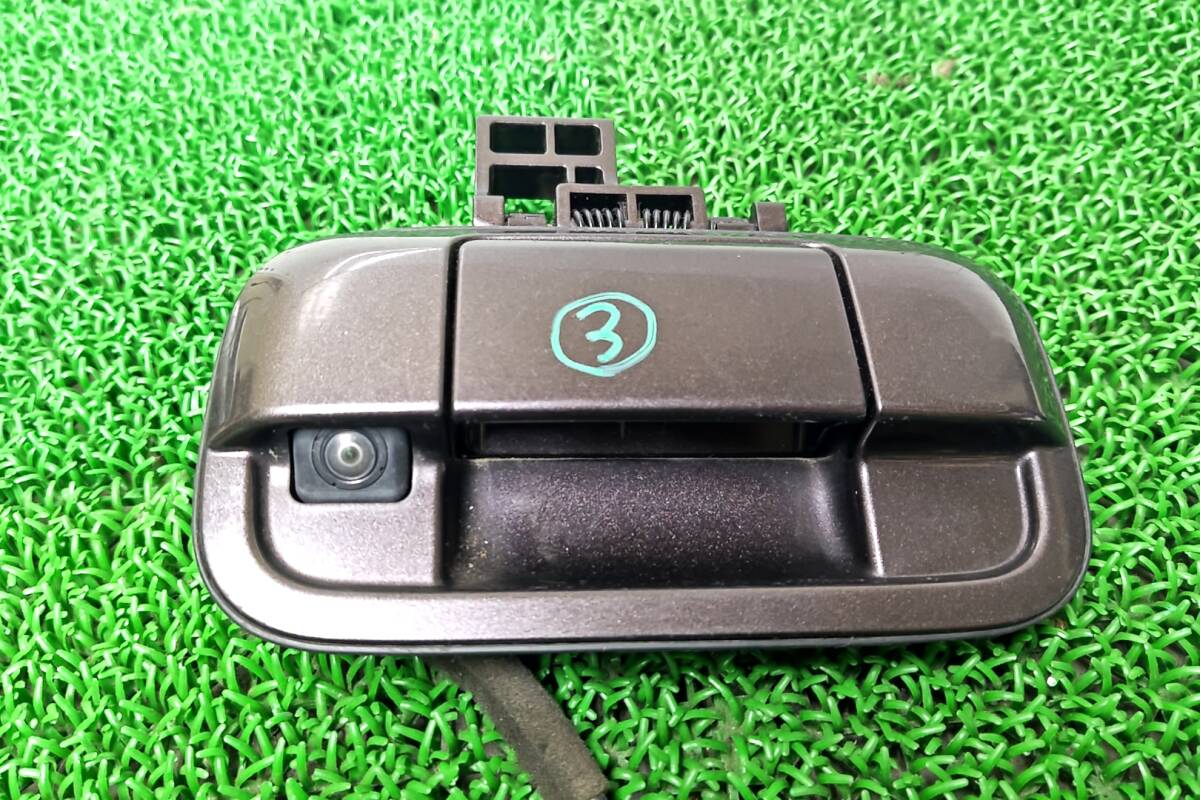 ★送料600円　③　 スズキ MRワゴン MF33S 日産 モコ MG33S　リアゲート アウターハンドル バックドア ドアノブ カメラ付き_画像2