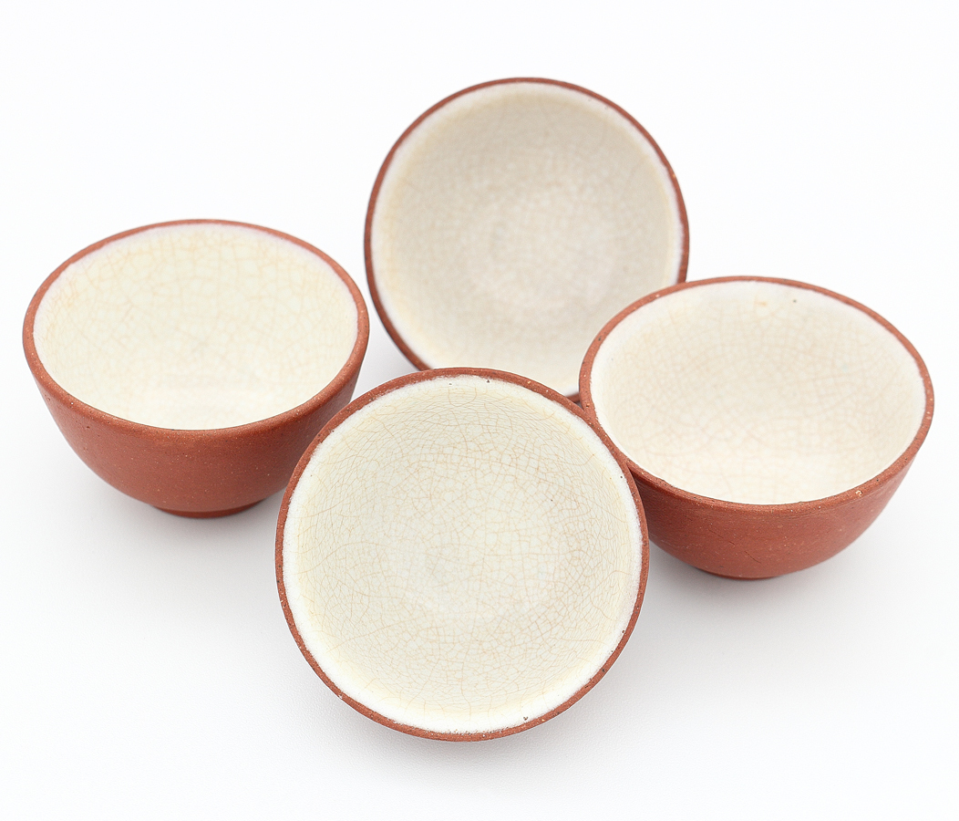 【梟】中国 宜興 時代 朱泥 茶杯 4客 茶盆 ミニサイズ 茶器 汲み出し 煎茶碗 茶托 急須台 瓶台 煎茶道具 雛道具 ミニチュア 紫砂 紫泥 古玩_画像3