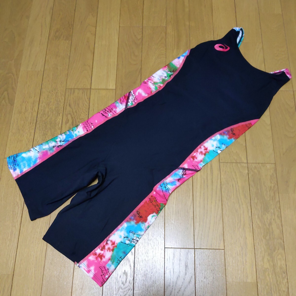 希少 アシックス レディース 競泳水着ロングスパッツ S サイズ パープル XLサイズ asics 2162A227 競泳水着 練習用水着 ブラック×ピンク