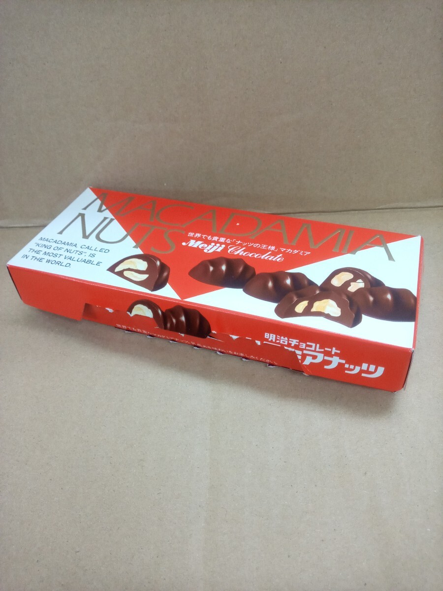 【送料無料 即決】（良好）明治 マカダミアナッツ チョコレート 1990年代 パッケージ 空箱 空き箱 / 昭和 平成 レトロ 古い 昔 製菓 お菓子_画像2