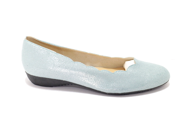 新品日本製PUT ON レディースカジュアルパンプス カジパン ぺったんこパンプス ラメ ブルー 23.5cm _画像3