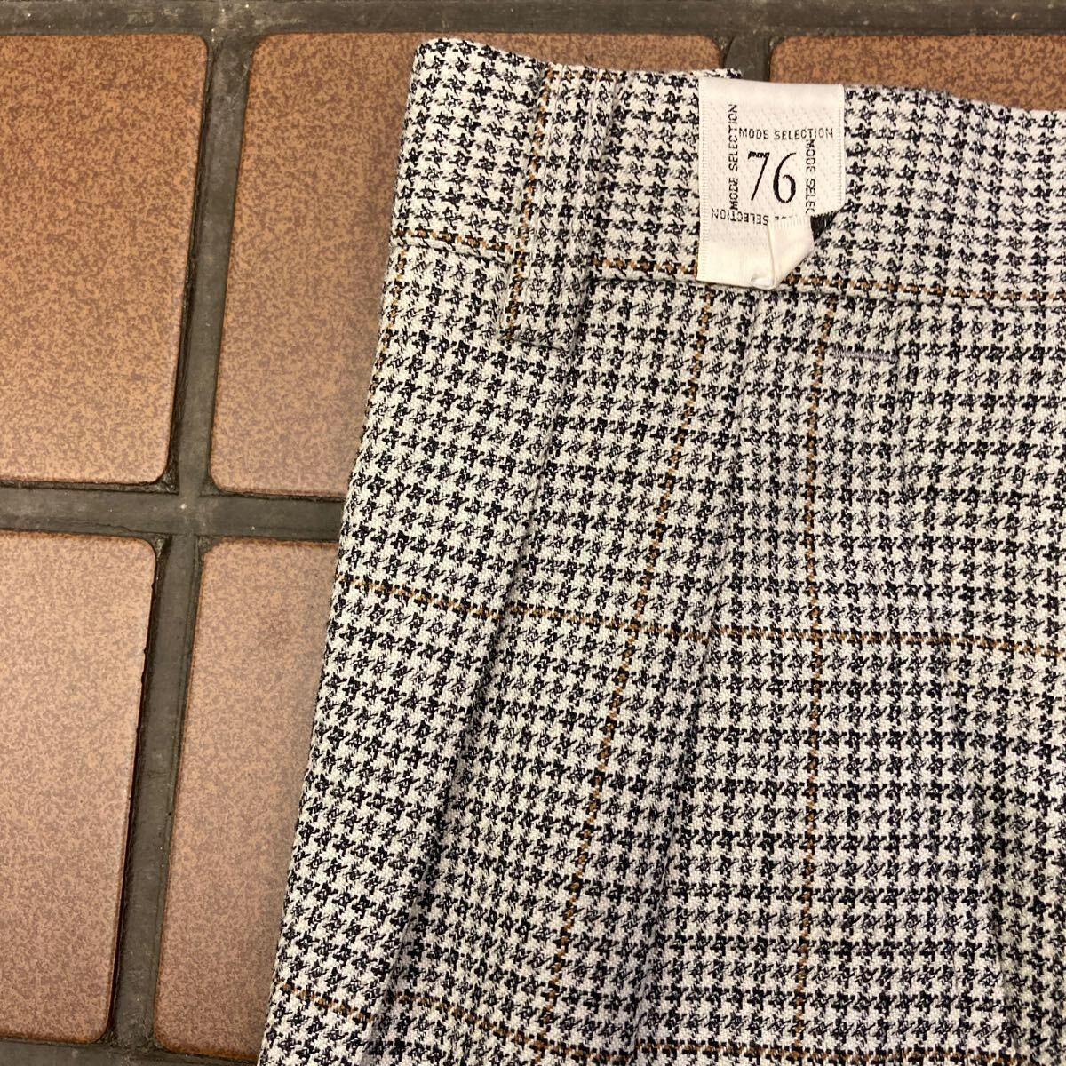《新品》ビジネス カジュアル スラックス サイズ 76cm 2タック ウォッシャブル ご家庭で簡単にあらえます。 ハンドトゥース風柄 茶系大格子_画像6