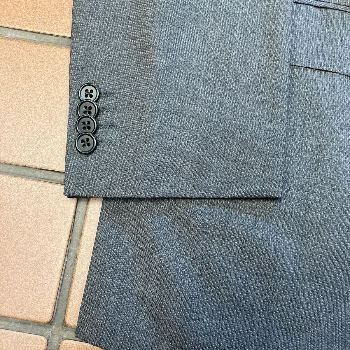 衝撃プライス!! 夏物 新品 シングル 2B スーツ サイズ A6 背抜き センターベント 2タック グレイ系色 ビジネス 撥水性に優れ、ヨゴレにくい_画像4