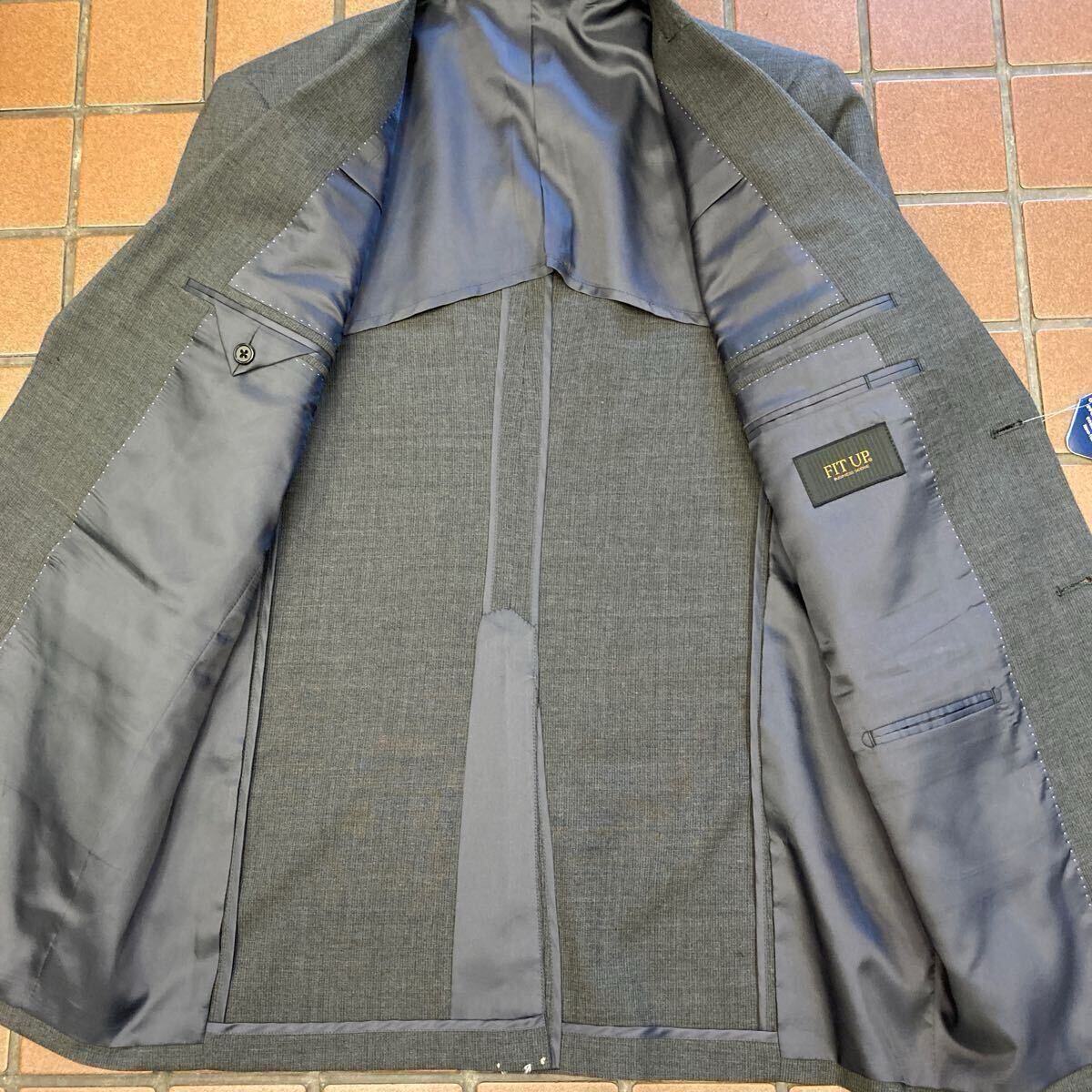 衝撃プライス!! 夏物 新品 シングル 2B スーツ サイズ A6 背抜き センターベント 2タック グレイ系色 ビジネス 撥水性に優れ、ヨゴレにくい_画像7