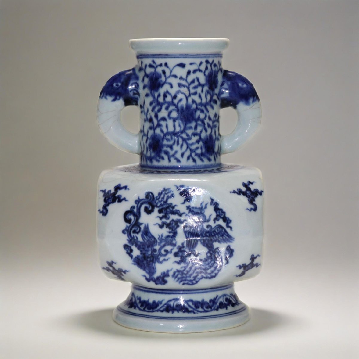 中国古玩 青花 染付 花瓶 大明宣徳年製 時代物 唐物 t99147-1 安】明時代 大明宣徳年製 青花団鳳紋倭角瓶 唐瓷 染付 古陶瓷 古