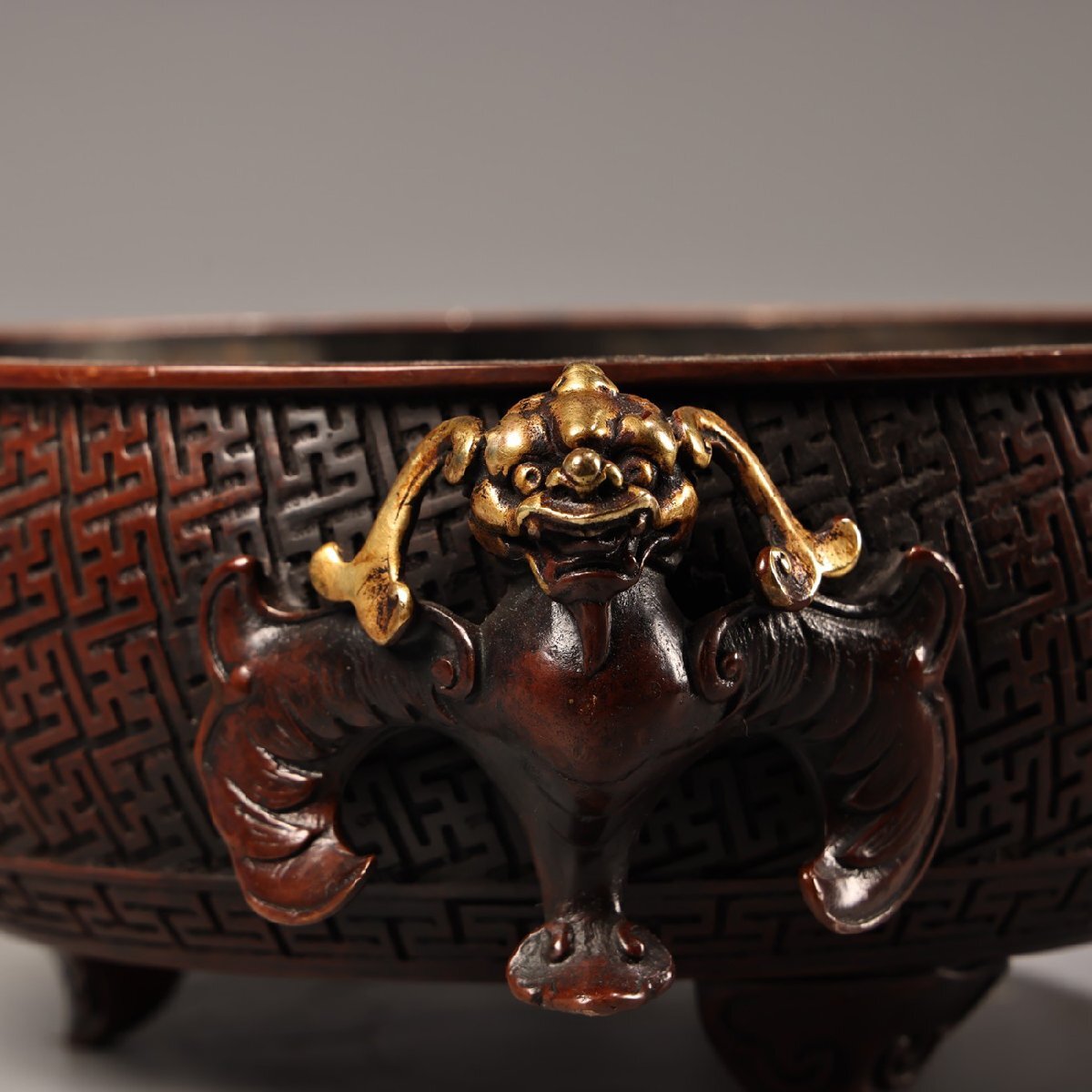 大明宣徳五年監督 工部官臣呉邦佐造 青銅三脚香炉火鉢 清朝中期 大明宣徳五年監督 工部官臣呉邦佐造 青銅三脚香炉火鉢 清朝中期