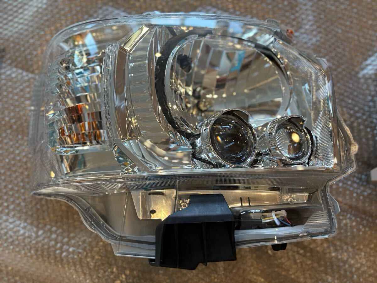 【新車外し】ハイエース ヘッドライト 2個セット 新車外し】200系 ハイエース 純正LEDヘッドライト KOITO 左右