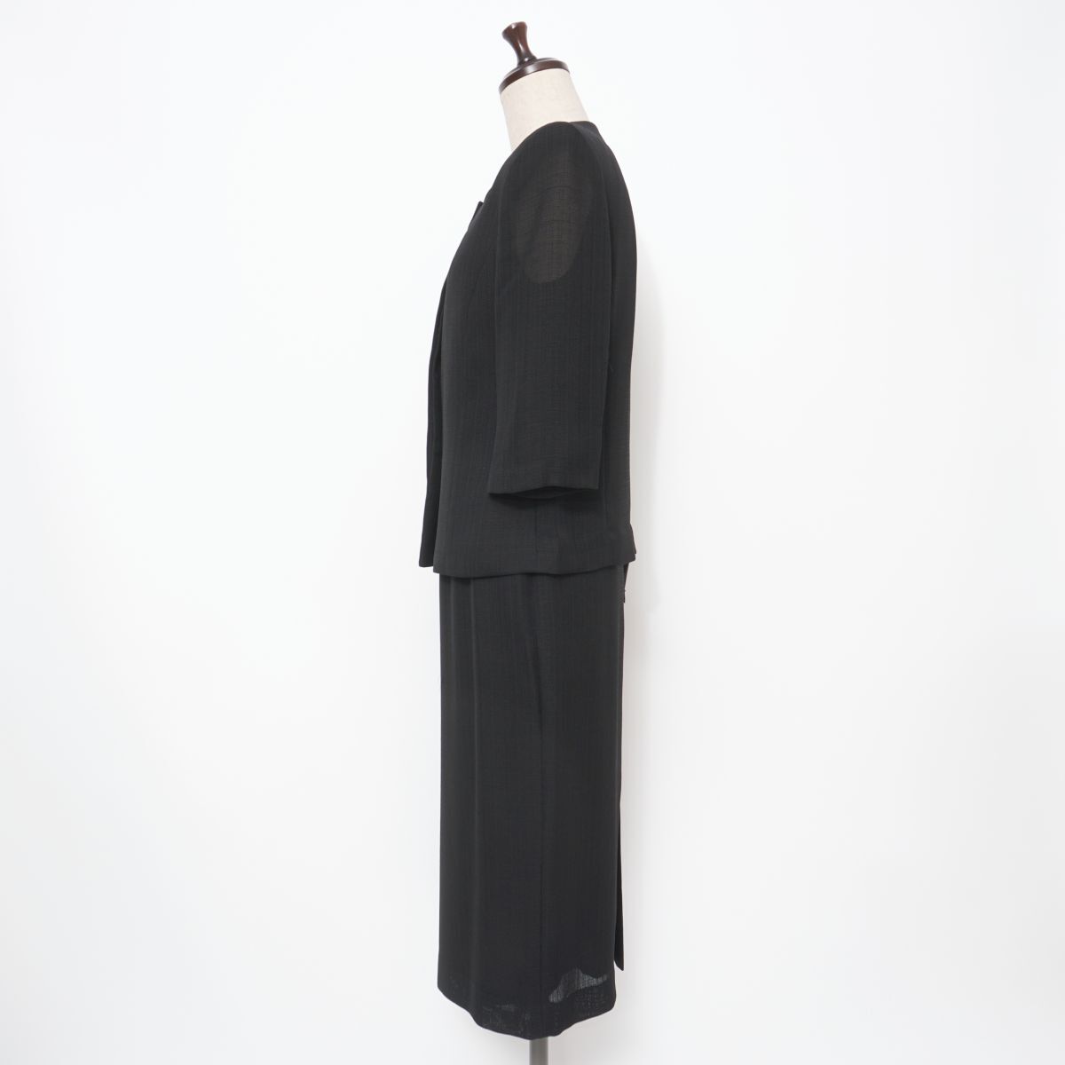 TOKYO IGIN 東京イギン セットアップスカートスーツ ミモレ丈 ノーカラージャケット 喪服 レディース ブラックフォーマル 黒 9*FD710_画像2