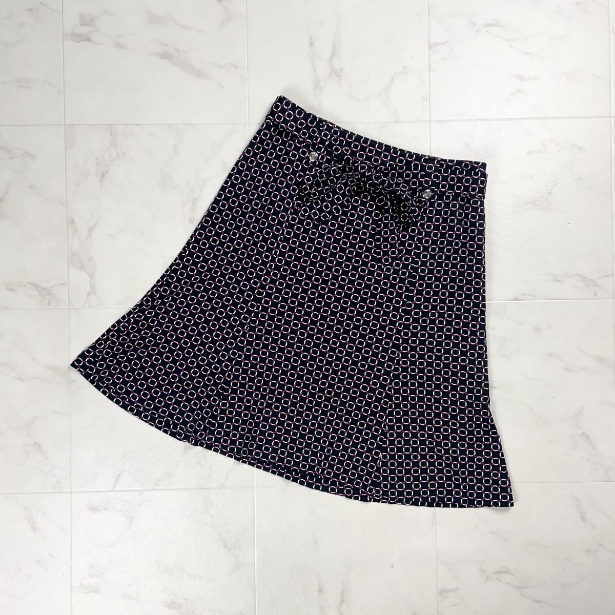 美品 BURBERRY バーバリー ウエストリボンチェーン柄フレアスカート ミモレ丈 里地付き ブラック系 黒 サイズ40*FD760