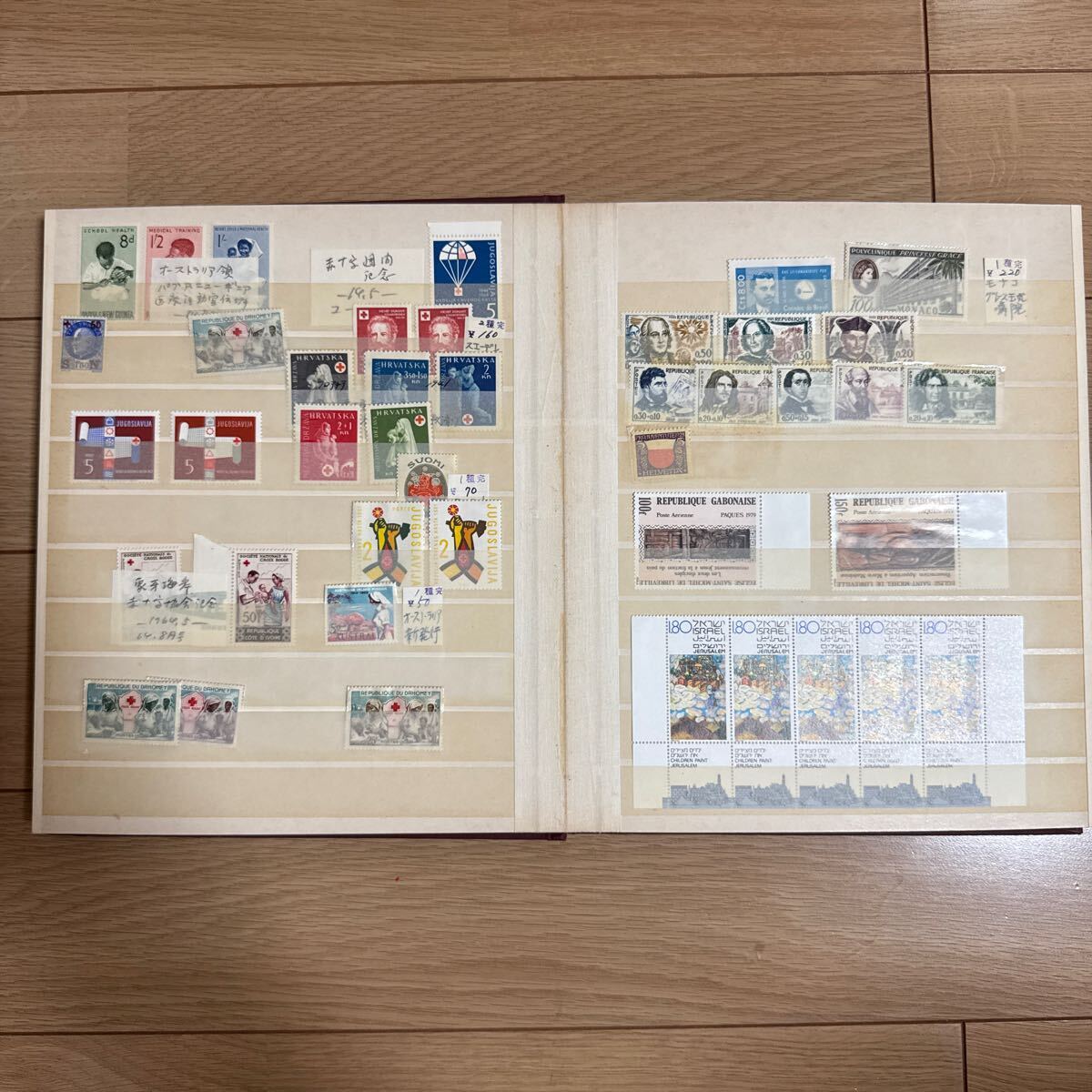 外国未使用切手 461枚 アルバム1冊 外国切手 未使用 アメリカ/ソ連/ラオスなど 1冊まとめ アルバム