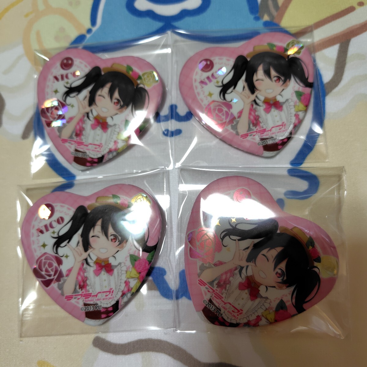 ラブライブ! GiGOコラボカフェ 15周年ホログラムハート缶バッジ 矢澤にこ ラブライブ!シリーズ15周年記念ホログラムハート缶バッジ